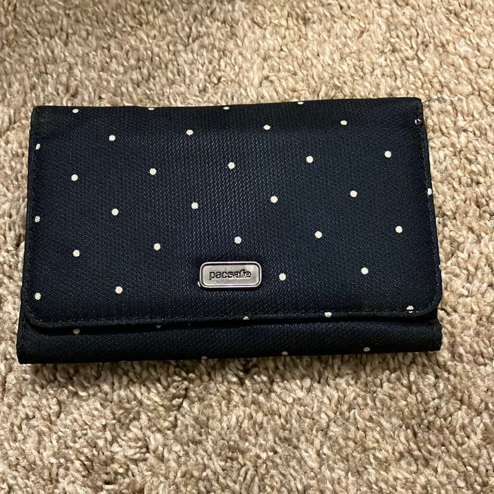 Pacsafe wallet